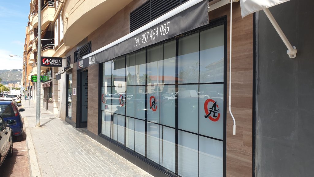 Fachada de Academia Acapola en la calle José Dámaso Pepete 19, Córdoba