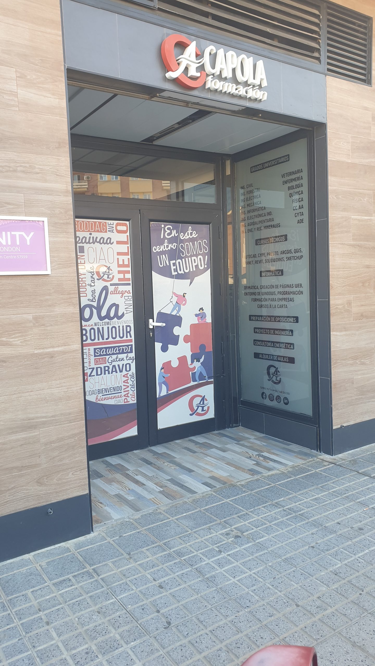 Entrada de Academia Acapola en Córdoba